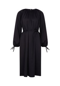 Czarna sukienka z długimi bufkami na rękawach, marszczonym dekoltem oraz paskiem wiązanym w talii. Wykonana z gładkiej tkaniny o płynącej sylwetce.