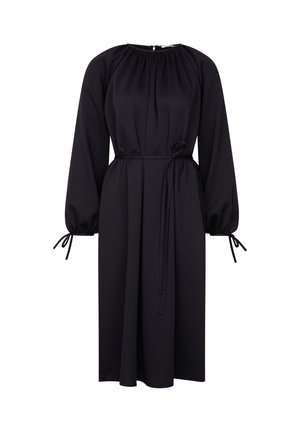 Zwarte jurk met lange pofmouwen, een geraffineerde halslijn en een strikceintuur in de taille. Gemaakt van gladde stof met een vloeiende silhouet.