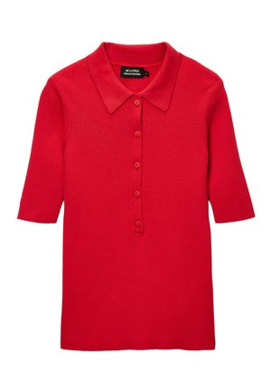 Haut en maille rouge à manches courtes avec col et cinq boutons sur le devant, texture côtelée, taille petite, marque Monoprix.