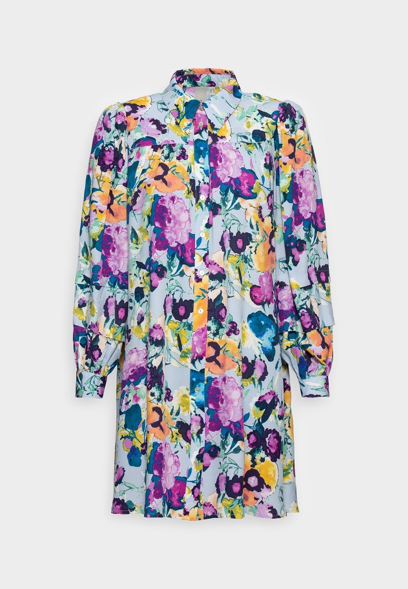 Robe boutonnée à manches longues avec une base bleu clair et un motif floral multicolore violet, jaune et vert.
