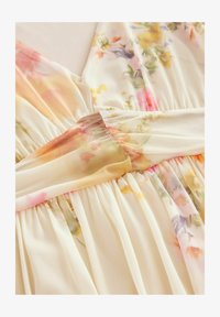 Atlasīts, off white smudge floral print