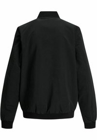 Svart bomberjacka med slät tyg, ribbad krage och mudd, samt elastisk nederkant. Enkelt design utan synliga fickor eller dekorationer.