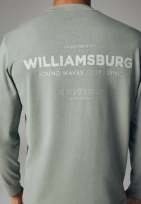 Next HEAVYWEIGHT BACK PRINT GRAPHIC - Maglietta a manica lunga - green
