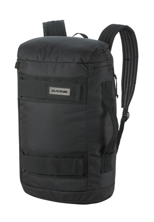 Mochila rectangular negra Dakine con correas acolchadas para los hombros, correas frontales y cierre superior con cremallera.