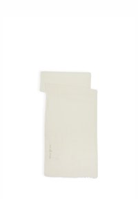 Torchon en coton, couleur beige clair, texture douce, forme rectangulaire, avec l'inscription « nice things » imprimée en vert sur un bord.