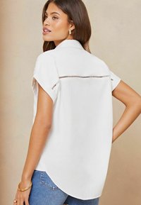 Lipsy UTILITY POCKET WITH A TOUCH - Button-down blouse - white