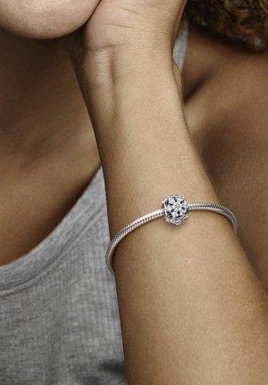 Pandora, SPARKLING CLUSTER ROUND - Adorno - silver coloured