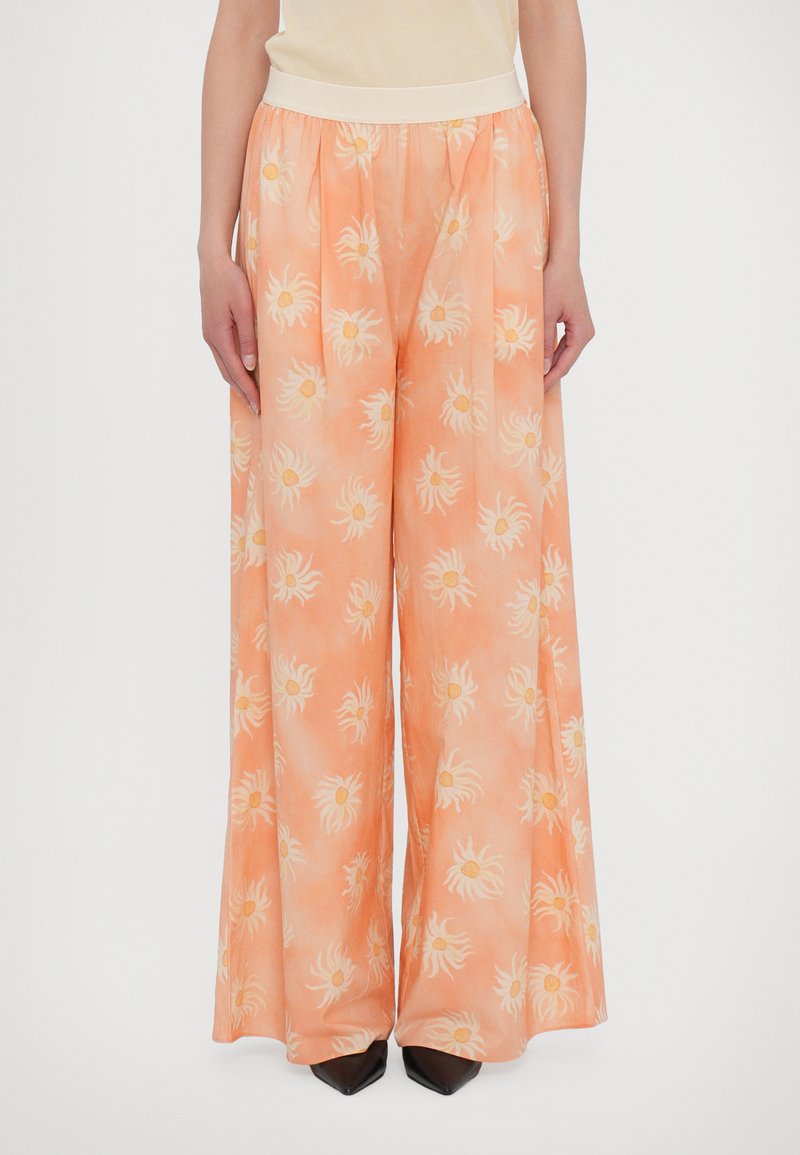 Rodebjer - BERTA PRINT - Trousers - tuss peach, Enlarge