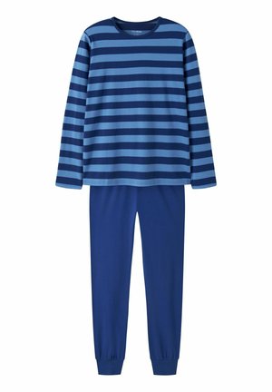 Haut à manches longues avec des rayures horizontales bleu foncé et bleu clair, associé à un pantalon bleu foncé uni avec des bas de jambes retroussés.