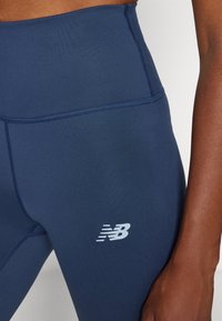 New Balance HARMONY HIGH RISE LEGGING - Punčochy - navy