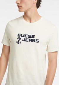 Guess Jeans - T-shirt z nadrukiem