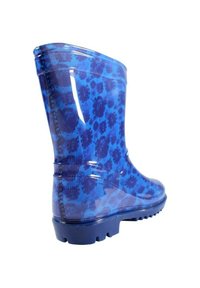 Botte de pluie en caoutchouc bleu avec un motif floral bleu foncé et une semelle striée, présentée sous un angle arrière sur un fond blanc.