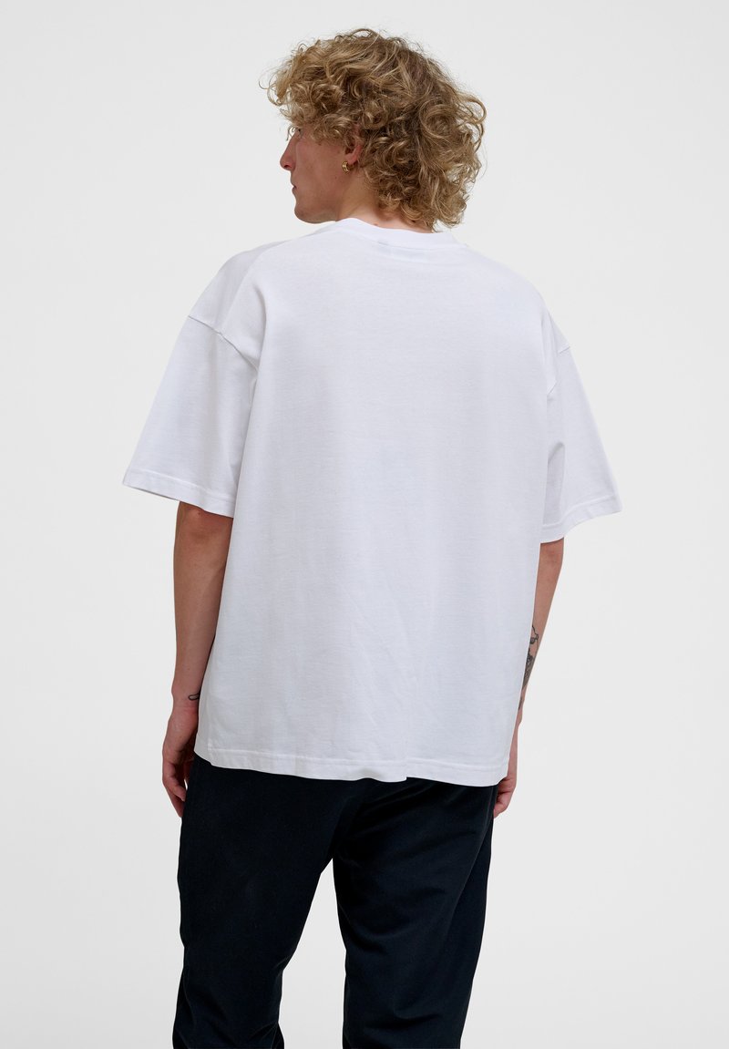 Hummel - LOOSE BEES STADIUM - Print T-shirt - white, Enlarge