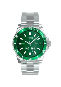 Montre en acier inoxydable avec un cadran vert, des index horaires en argent, un affichage de la date et une lunette verte. Elle dispose d'un bracelet en métal et d'un indicateur de batterie.