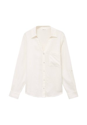 Chemise blanche à manches longues avec col et une poche poitrine, présentée sur un fond blanc uni.