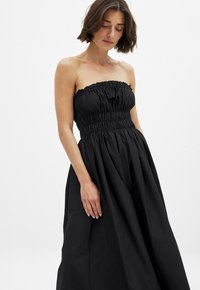 NA-KD Maksikleit - black