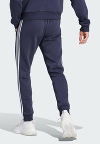 adidas Sportswear ESSENTIALS TAPERED CUFF 3-STRIPES  - Trainingsbroek - legend ink
