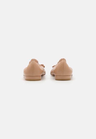 Stuart Weitzman BRIA BALLET - Klassischer Ballerina - adobe