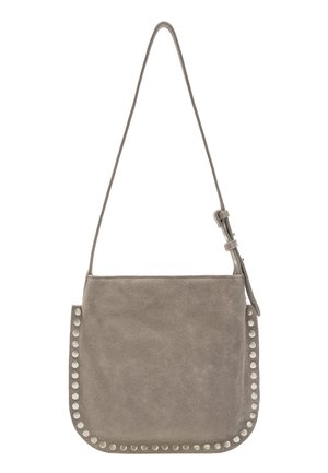 Zamszowa torba na ramię w kolorze taupe z zaokrąglonym dnem, srebrną ozdobą z ćwieków oraz regulowanym paskiem z klamrą.