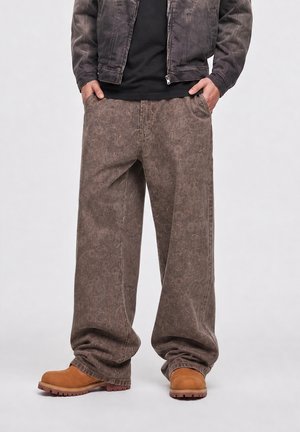 YOURTURN by Zalando, UNISEX ALL-OVER PAISLEY PRINT - Торбести дънки - brown denim