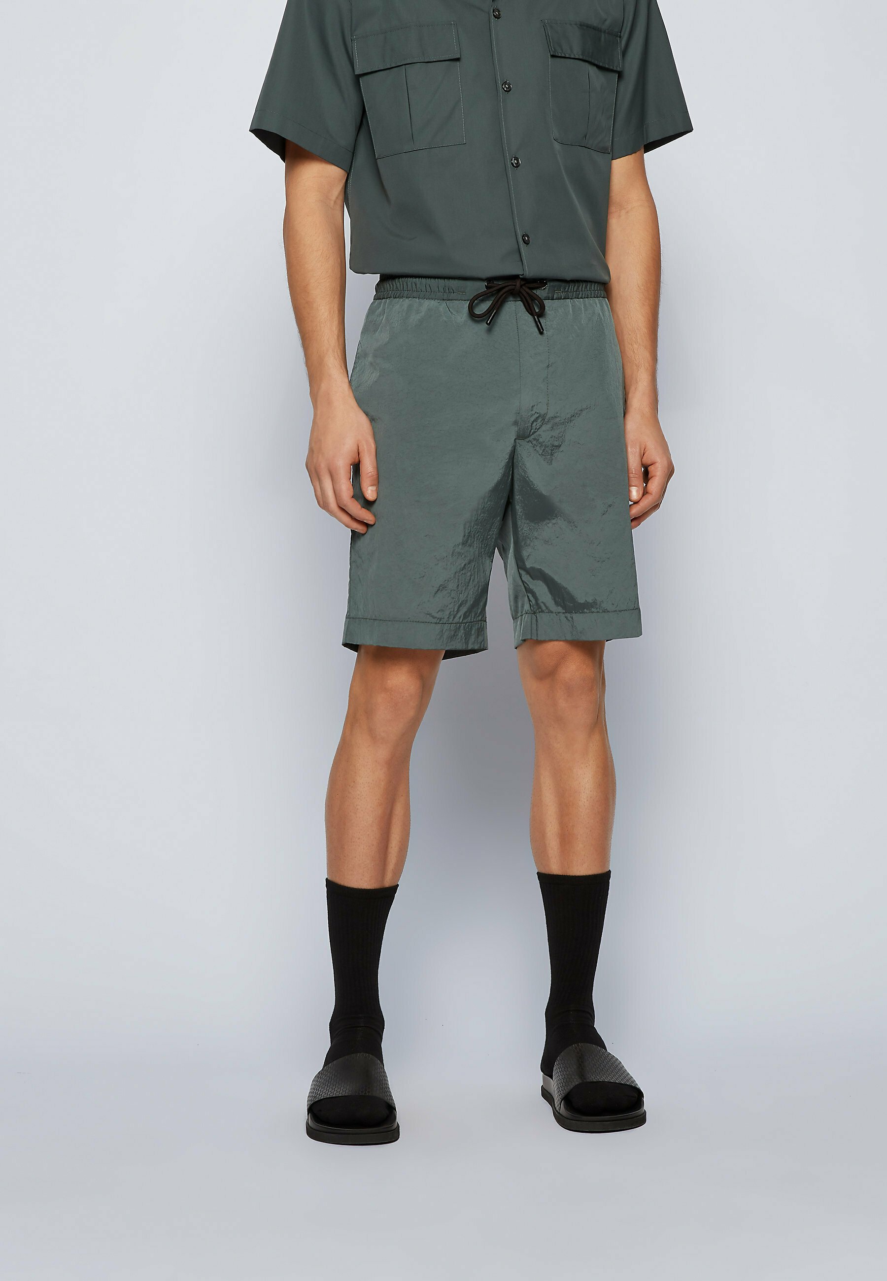 BOSS Shorts - dark green/dunkelgrün