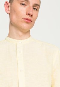 Only & Sons ONSCAIDEN MAO - Camisa - acacia
