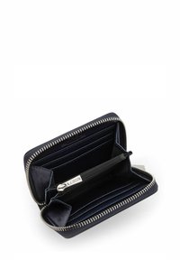 Navy Leder-Geldbörse mit Reißverschluss, ausgestattet mit mehreren Kartenfächern, einem zentralen Reißverschlussfach und einer strukturierten Außenseite. Mit silbernen Hardware-Akzenten.