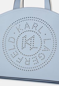 KARL LAGERFELD CIRCLE TOTE PERFORATED - Borsa a mano - arctic blue