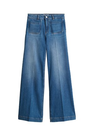 Wijde blauwe spijkerbroek met steekzakken aan de voorkant, knoopsluiting en vervaagde verticale waseffecten.