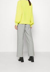 Selected Femme Strickpullover - yellow