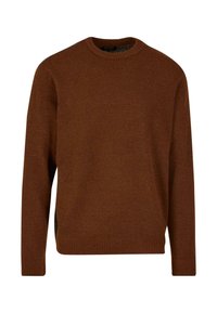 Pull en tricot marron avec un col rond classique, des manches longues, des poignets et un ourlet côtelés. Texture lisse avec un design minimaliste.