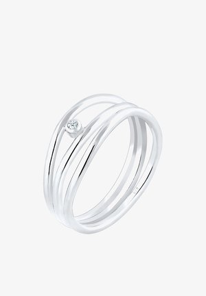 Silberring mit drei verflochtenen Bändern, das in einem Band einen kleinen Diamantakzent hat. Glatte, polierte Oberfläche mit reflektierender Qualität.