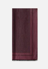 Écharpe bordeaux avec un motif en diamant texturé, présentant un bord à franges et une bordure contrastante qui met en valeur sa forme rectangulaire.