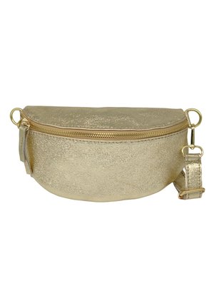 Ce sac banane métallique doré a une forme arrondie, une fermeture éclair et une sangle détachable. Il présente une surface texturée et une finition brillante.