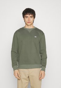 Lee PATCH CREW SWS - Felpa - olive grove