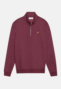 Bordó pulovr na zip z měkké látky, s vysokým límcem, dlouhými rukávy a malým žlutým logem na hrudi.