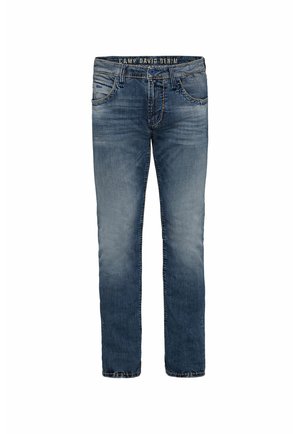 Denim jeans in een vervaagde blauwe kleur, met een rechte pasvorm, vijf zakken en contrasterende stiksels. De tailleband is merk "Camp David Denim".