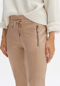 OPUS ELVINA - Trainingsbroek - nutmeg