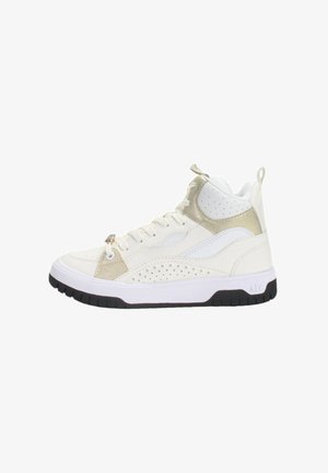 Sneaker alta in bianco e oro metallico, con dettagli perforati, chiusura con lacci, colletto imbottito e suola in gomma nera.