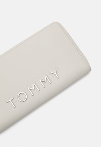 Tommy Jeans BOLD LARGE  - Monedero - off-white