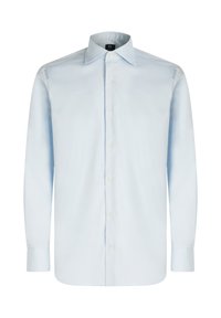 Světle modrá košile s dlouhým rukávem vyrobená z hladkého materiálu, vybavená klasickým límečkem, knoflíkovým zapínáním a zaobleným spodním lemem. Bez viditelných vzorů nebo akcentů.