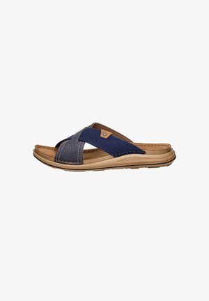 Cross-strap sandalen met marineblauwe stof en bruine leren banden, voorzien van een gevoerd voetbed en een textuurzool voor grip.