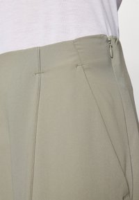 adidas Performance AEROREADY ESSENTIALS MINIMAL BRANDING WOVEN - Joggebukse - silver pebble