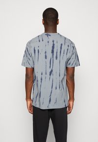 Nike Sportswear Printtipaita - cool grey