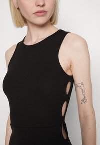 Even&Odd Φόρεμα σε ίσια γραμμή - black