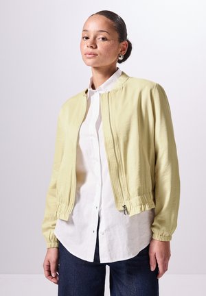 - Kurtka Bomber