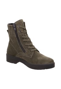 Stivaletti alla caviglia in camoscio verde oliva con punta arrotondata, allacciatura frontale, cerniera laterale e suola in gomma nera. La finitura testurizzata aggiunge interesse visivo.