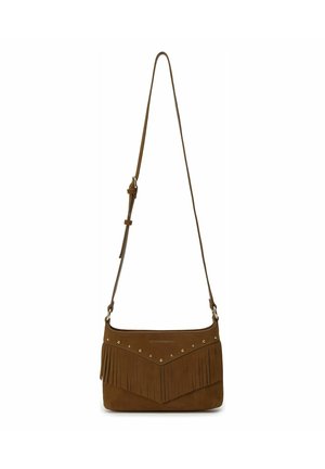 Borsa a tracolla in camoscio marrone con tracolla regolabile, dettaglio con frange e piccoli borchietti metallici sulla patta anteriore.