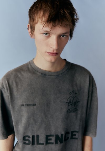 Han Kjøbenhavn PRINTED UNISEX - T-shirts med print - grey