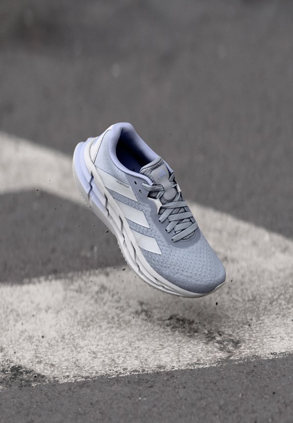 ADISTAR 3  - Road running shoes